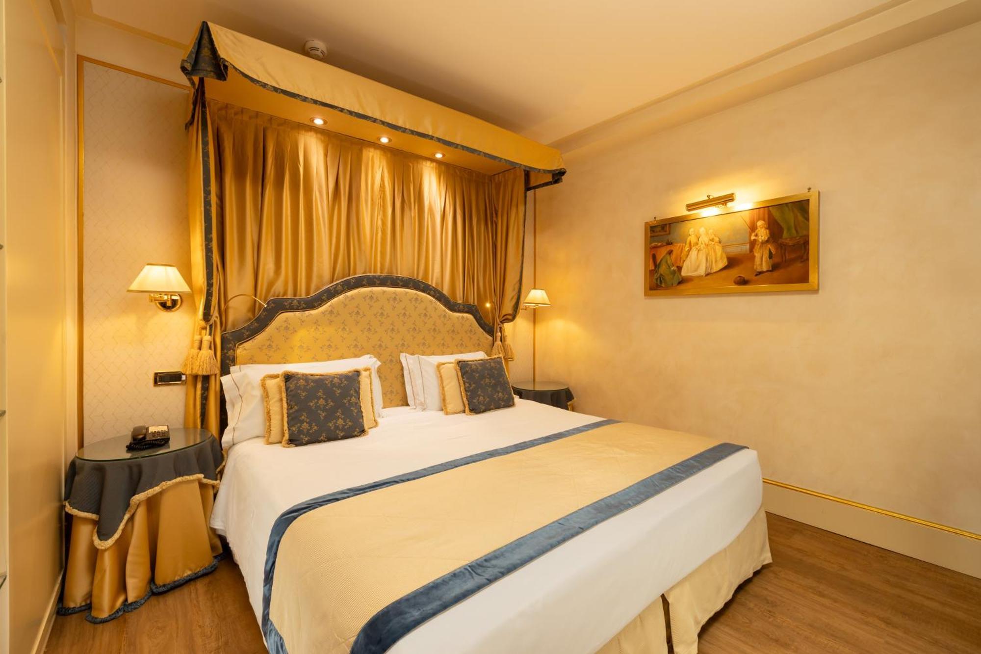 Hotel A La Commedia Venice Exterior photo