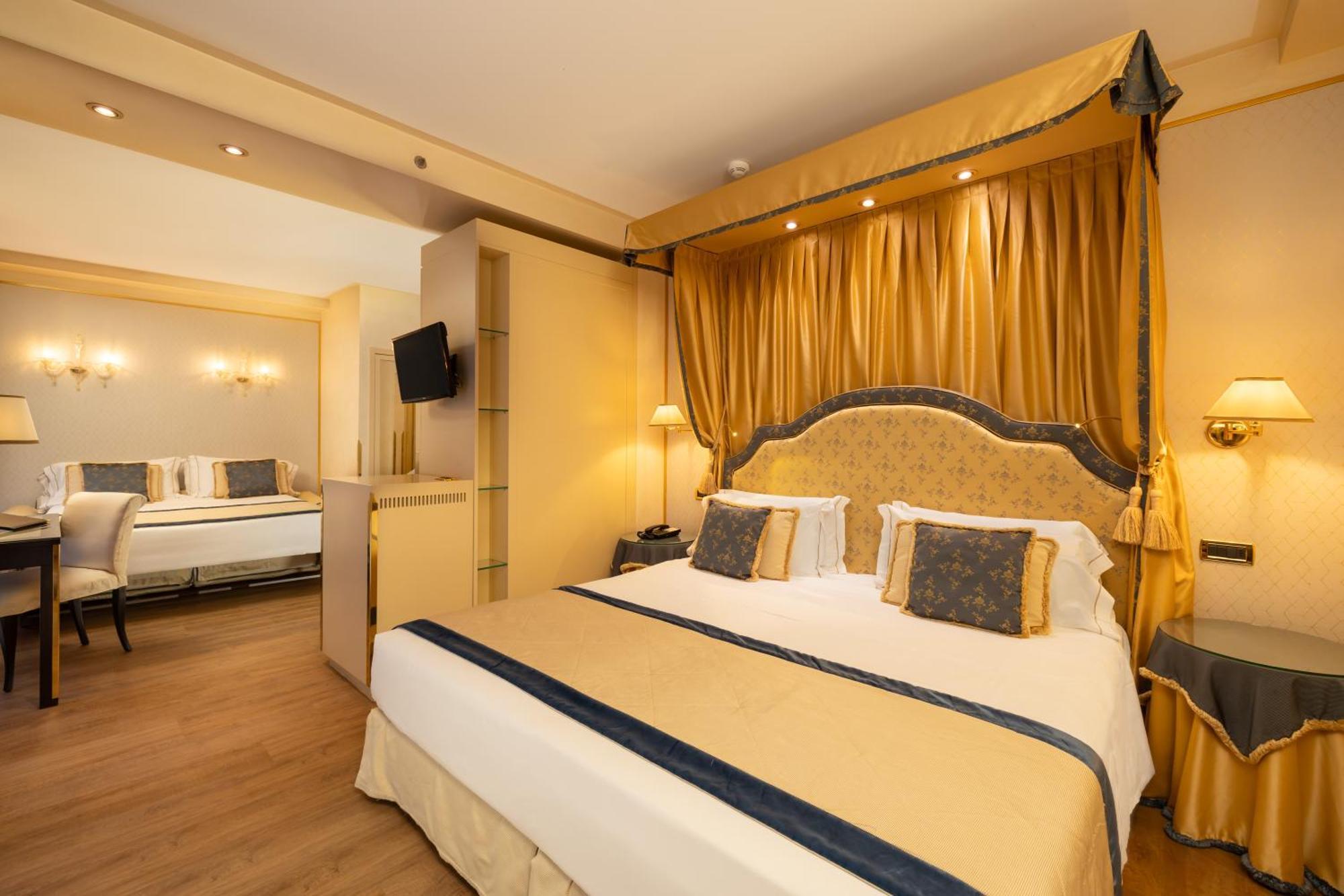 Hotel A La Commedia Venice Exterior photo