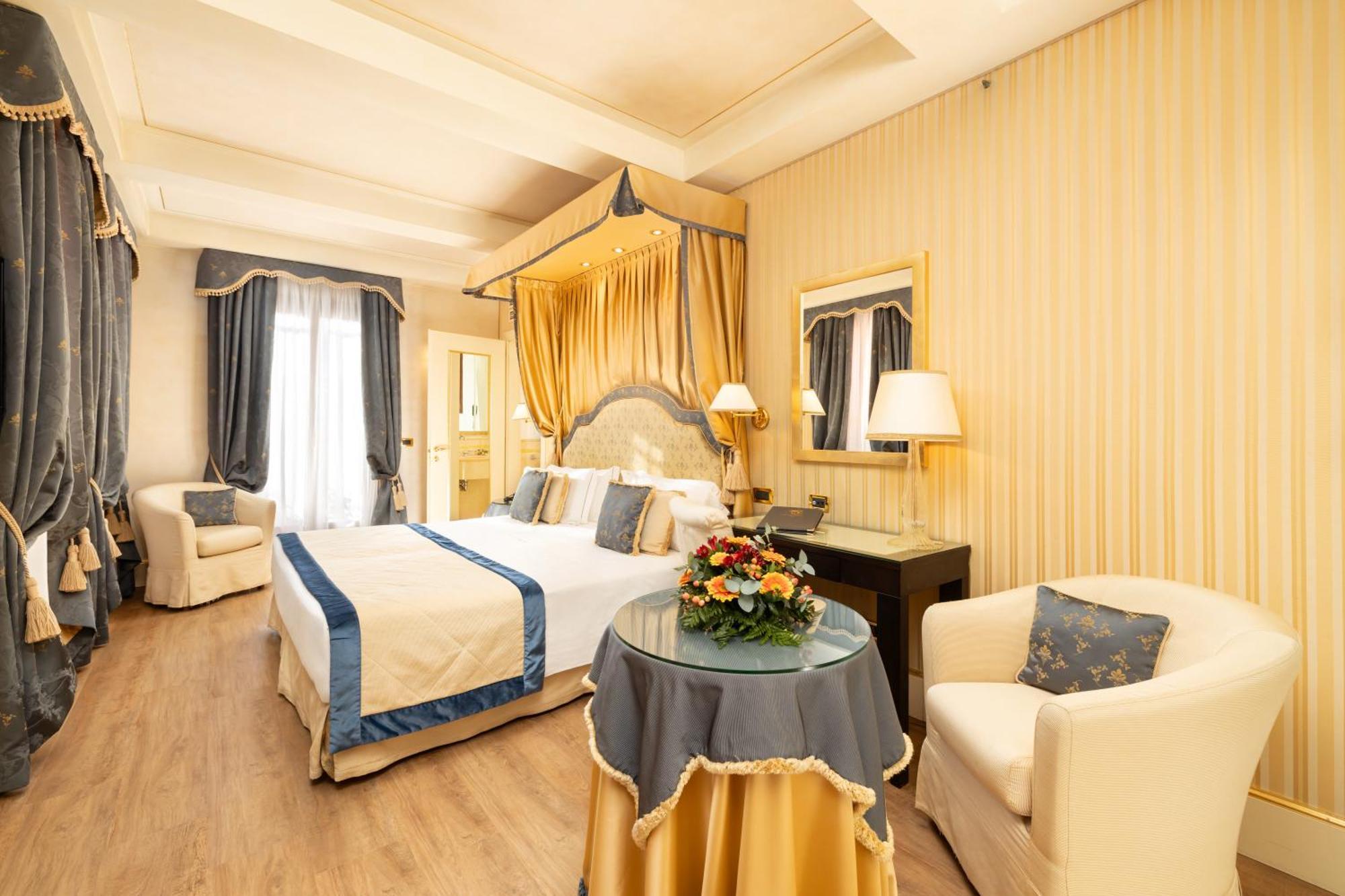 Hotel A La Commedia Venice Exterior photo