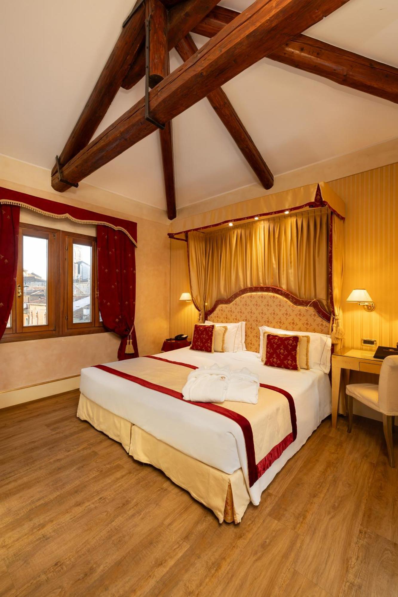 Hotel A La Commedia Venice Exterior photo