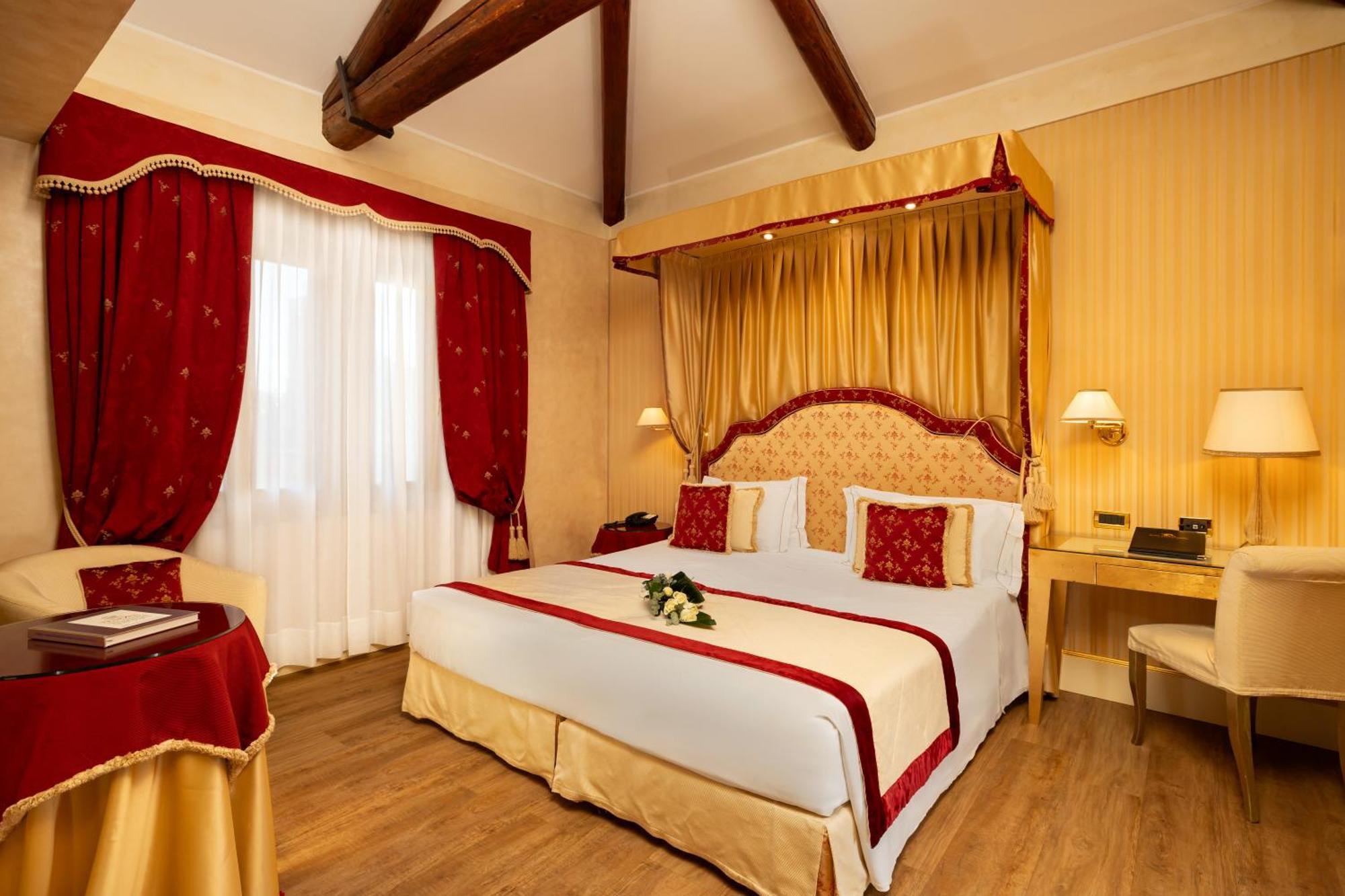 Hotel A La Commedia Venice Exterior photo