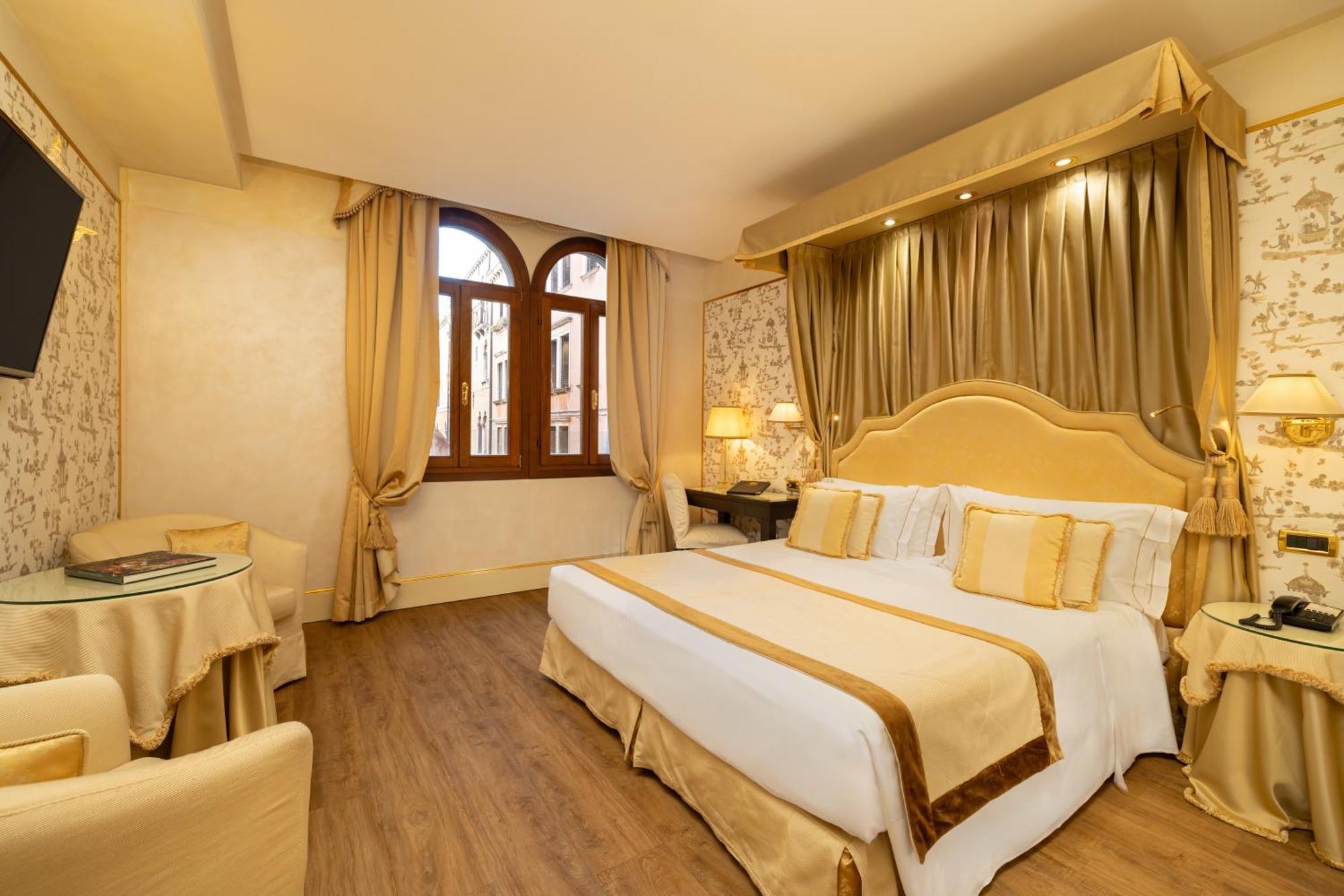 Hotel A La Commedia Venice Exterior photo
