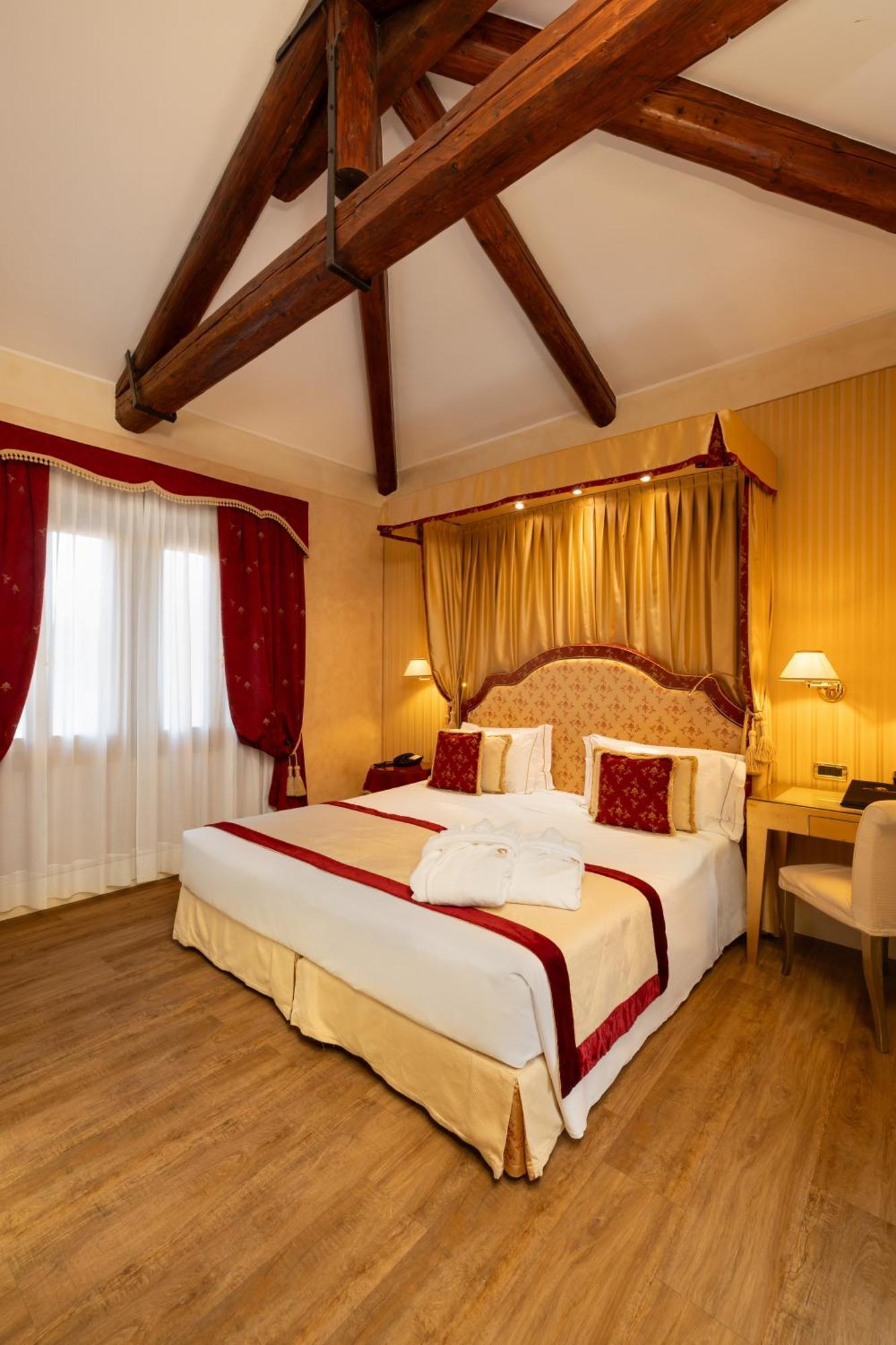 Hotel A La Commedia Venice Exterior photo