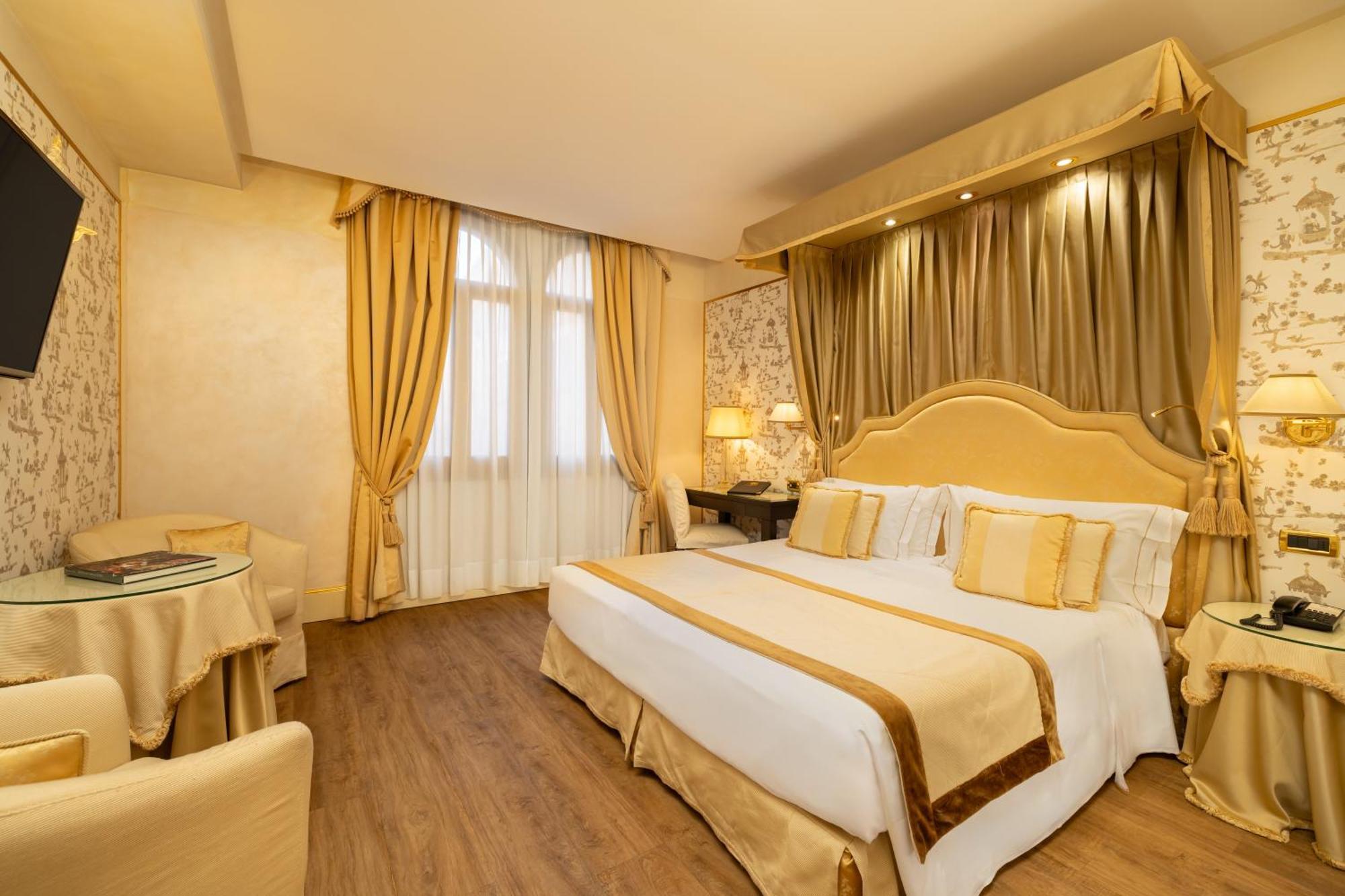 Hotel A La Commedia Venice Exterior photo